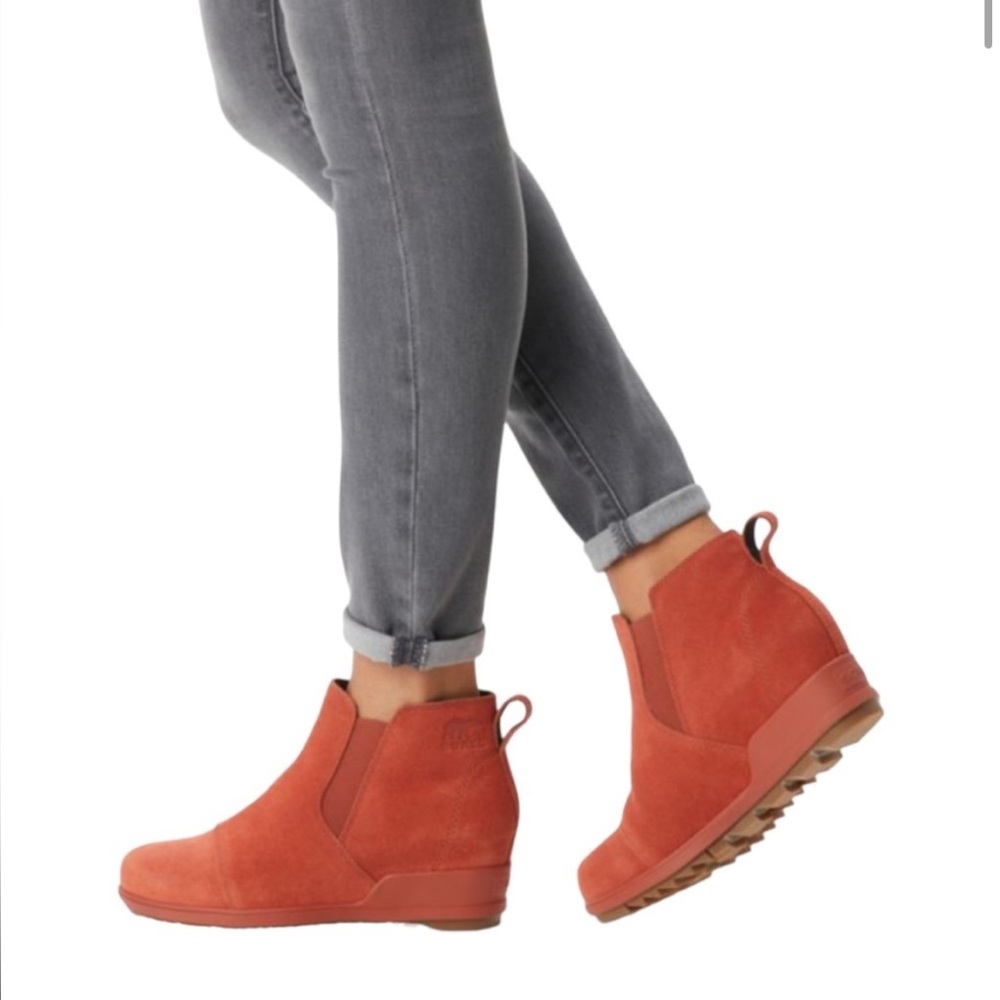 NWT SOREL WATERPROOF SUEDE WEDGE BOOTIE size 5.5